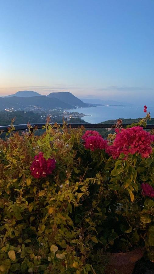Theea Cottage - Wonderful Sea Views Chlomos Exterior foto