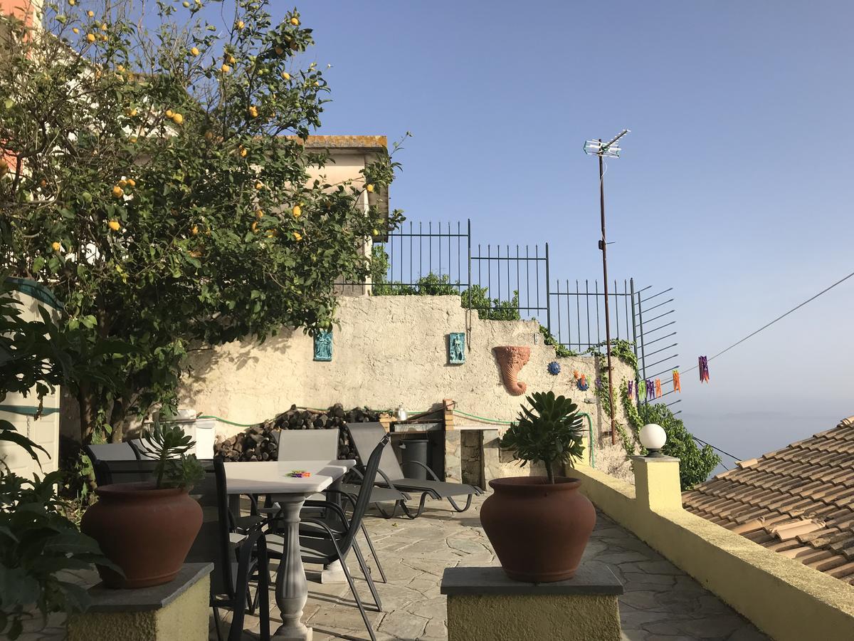 Theea Cottage - Wonderful Sea Views Chlomos Exterior foto